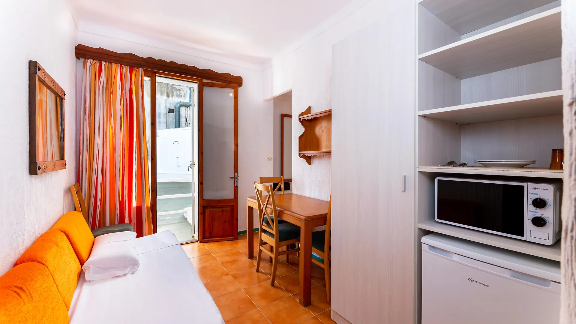 Konukevi Hostal Residencia San Francisco Puerto Colom