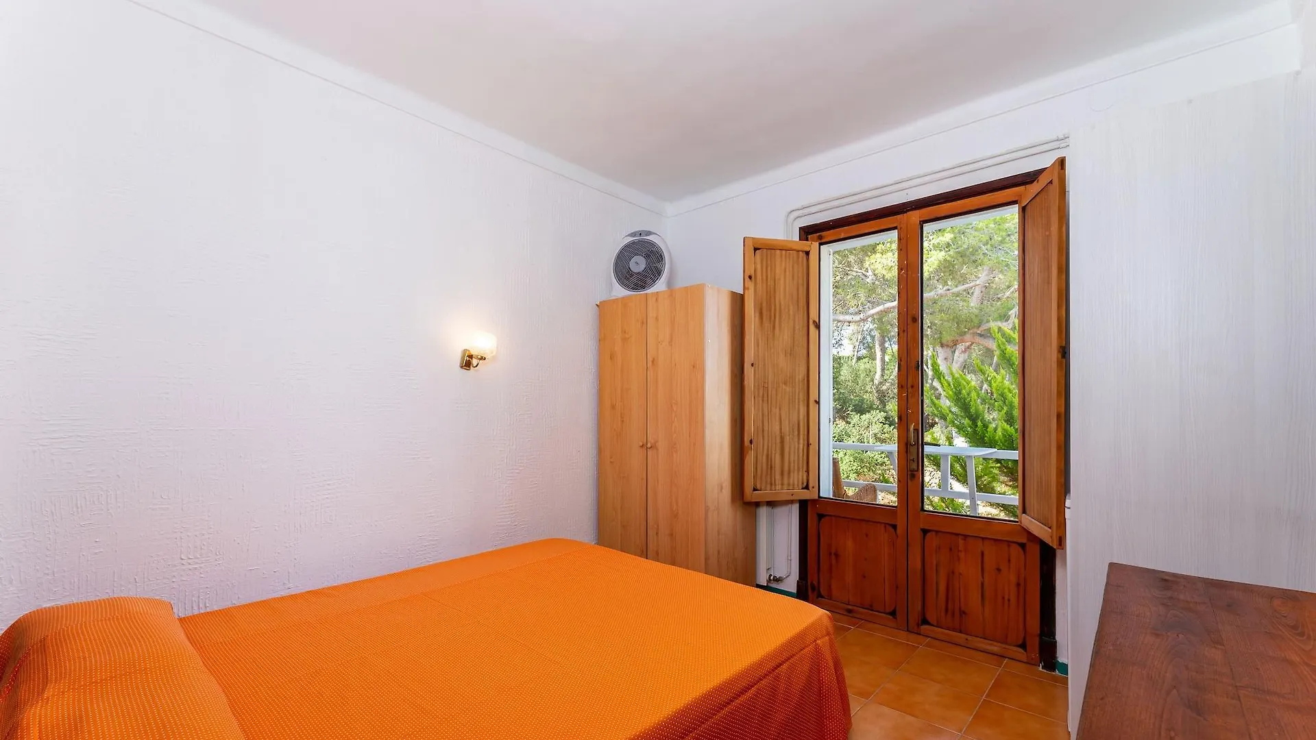 *** Konukevi Hostal Residencia San Francisco Puerto Colom İspanya